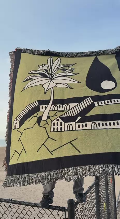 Flower Crack Woven Blanket video - but.city